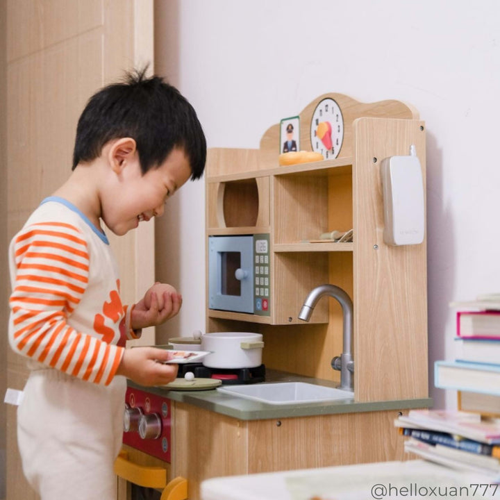 Teamson Kids Little Chef Florence Classic Play Kitchen with 5 Kitchen Accessory Toys, Wood Grain