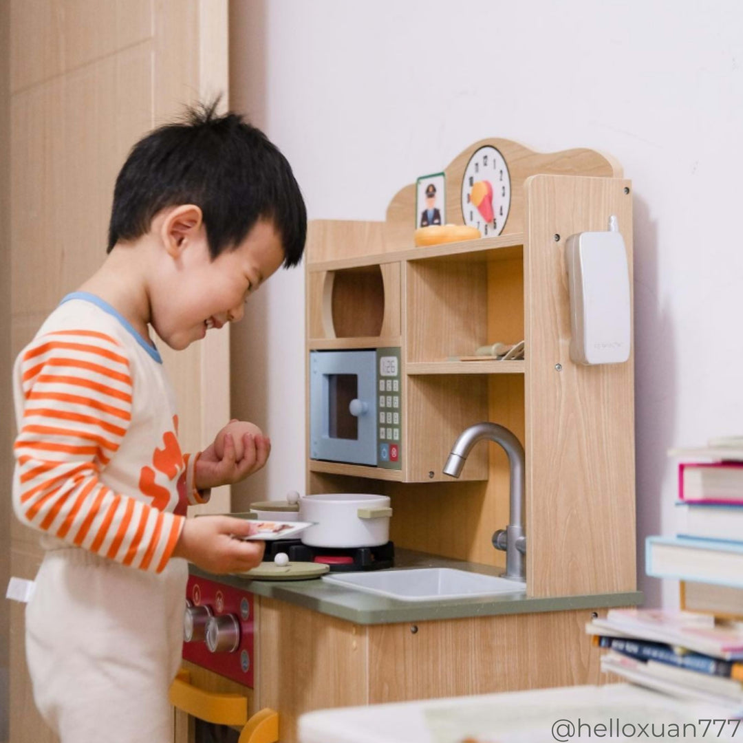 Teamson Kids Little Chef Florence Classic Play Kitchen with 5 Kitchen Accessory Toys, Wood Grain