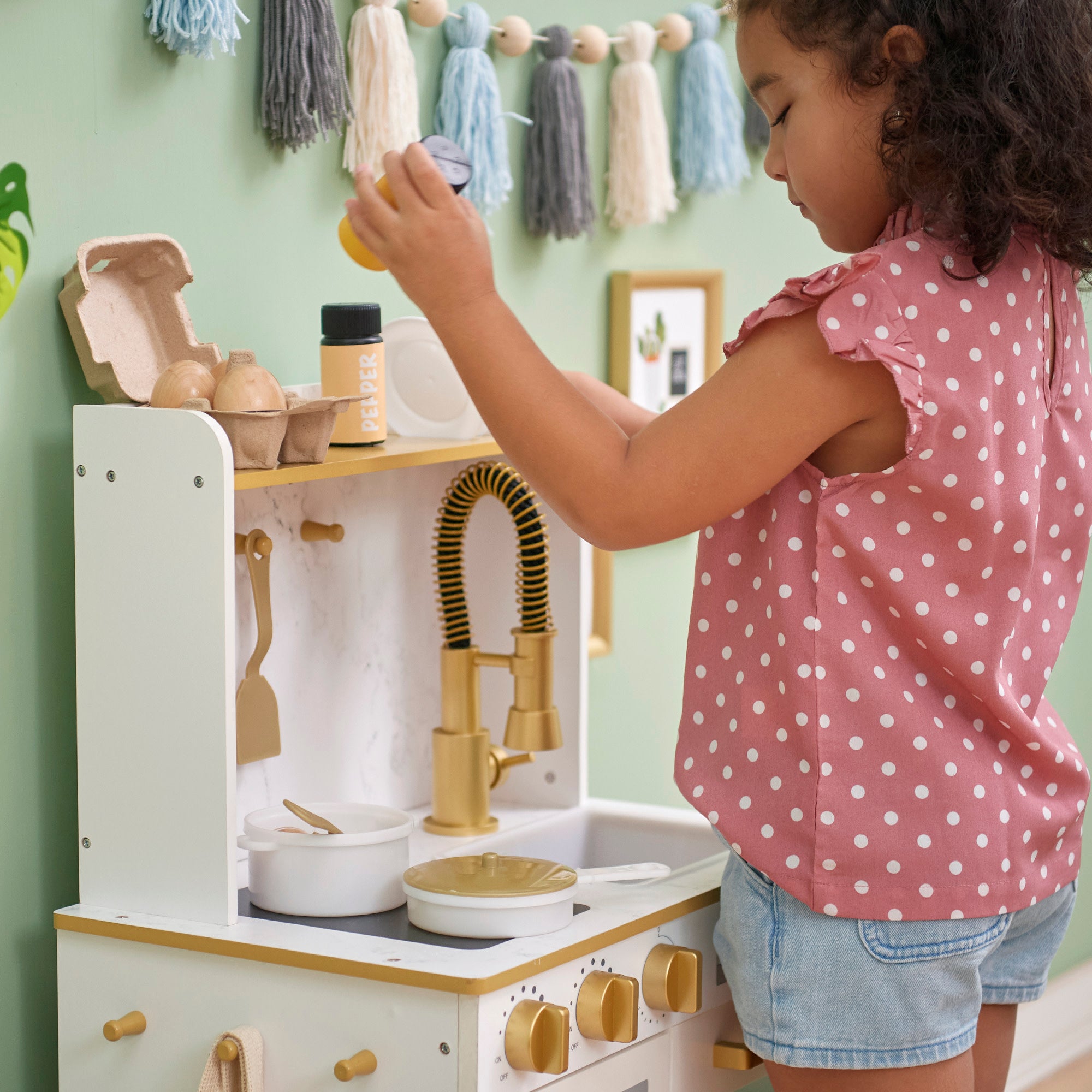 TEAMSON KIDS - LITTLE CHEF MEMPHIS SMALL PLAY KITCHEN, WHITE/GOLD