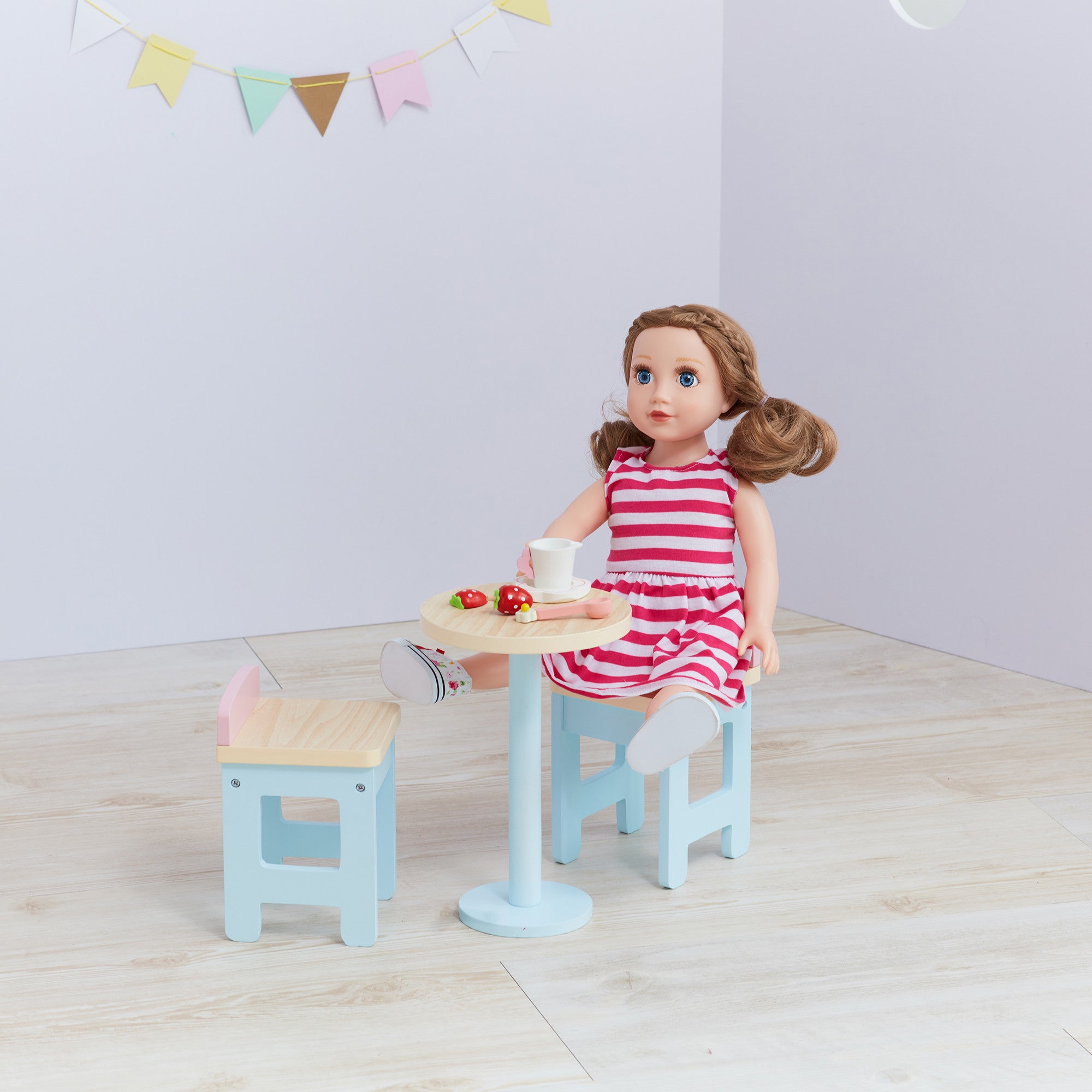 Olivia's Little World Modern Nordic Princess Roundtable and 2 Stools, Multicolor