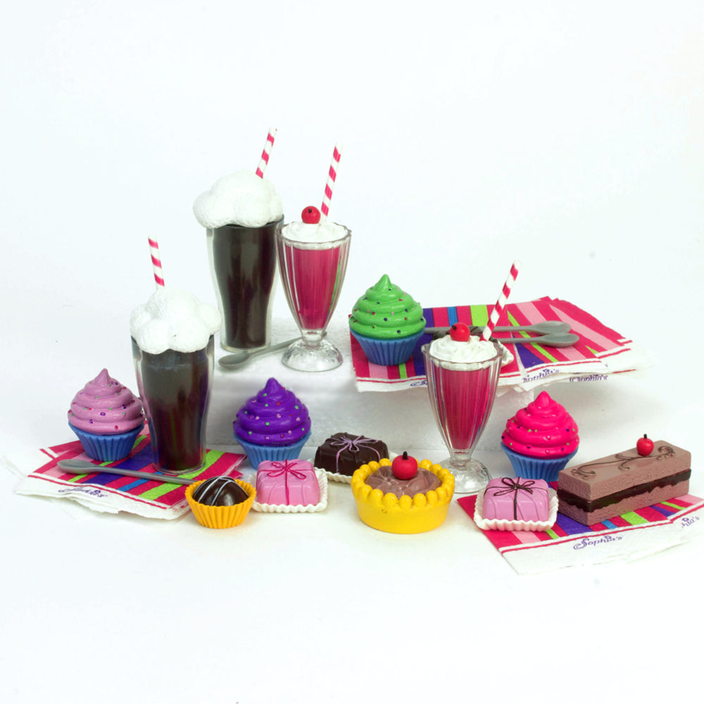 The pieces in the Sweet & Soda Set: 4 cupcakes, 2 root beer floats, 2 cherry milkshakes, 4 spoons, 8 napkins, 6 baked treats