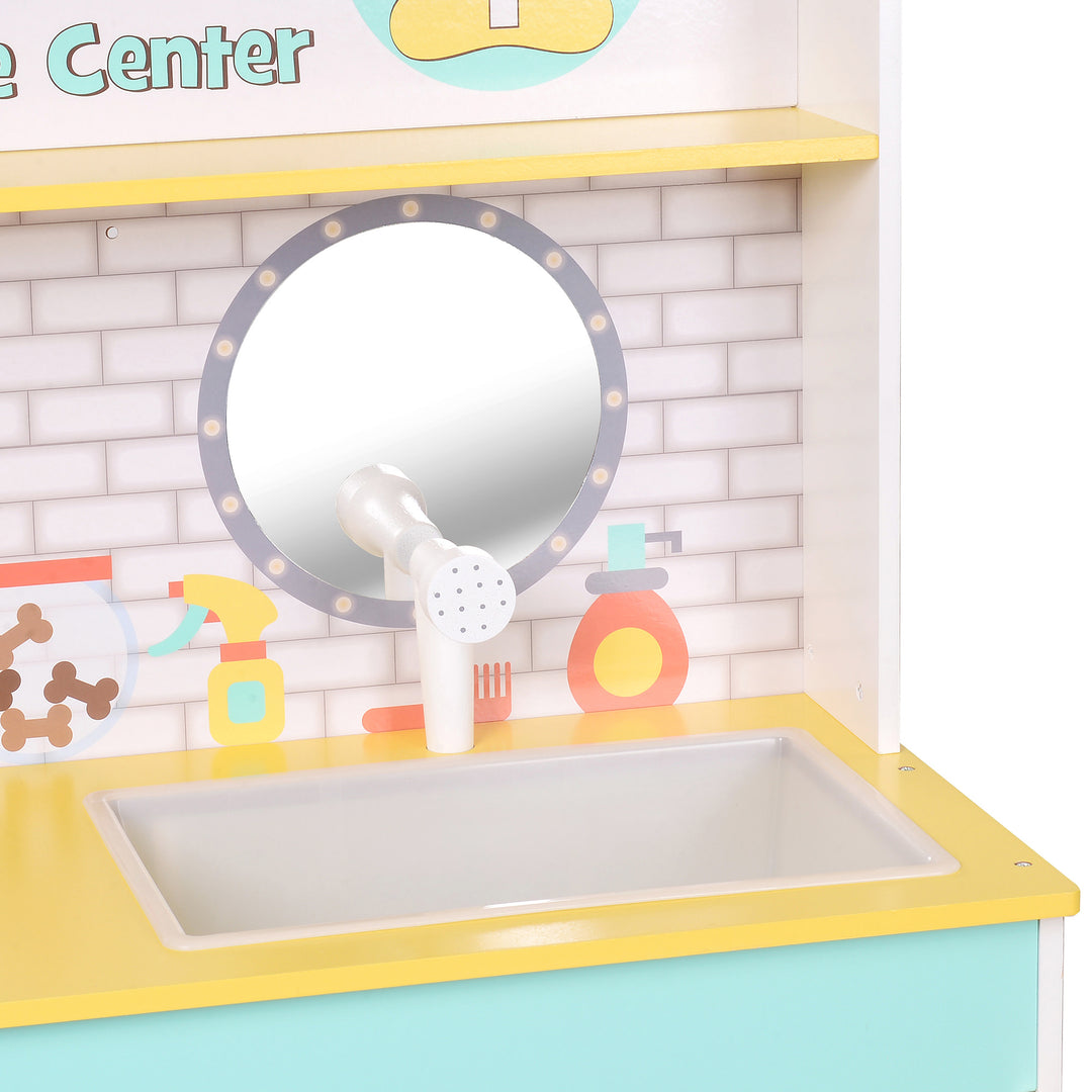 Close up of the sink area of the Teamson Kids - Little Helper Pet Play Stand Toys - Green/Yellow