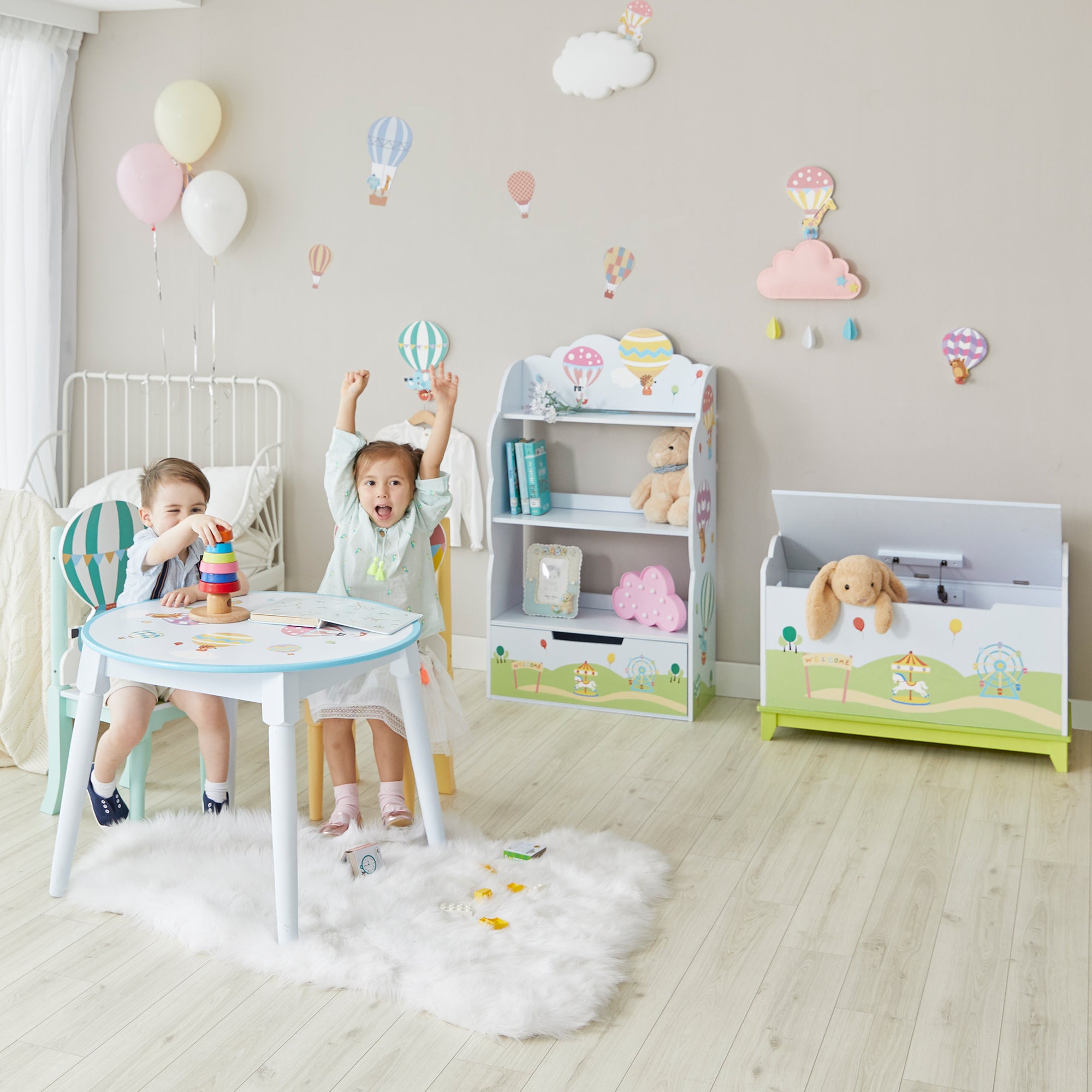 Fantasy Fields Toy Furniture Hand-Painted Hot Air Balloons Round Table, Gray/Blue