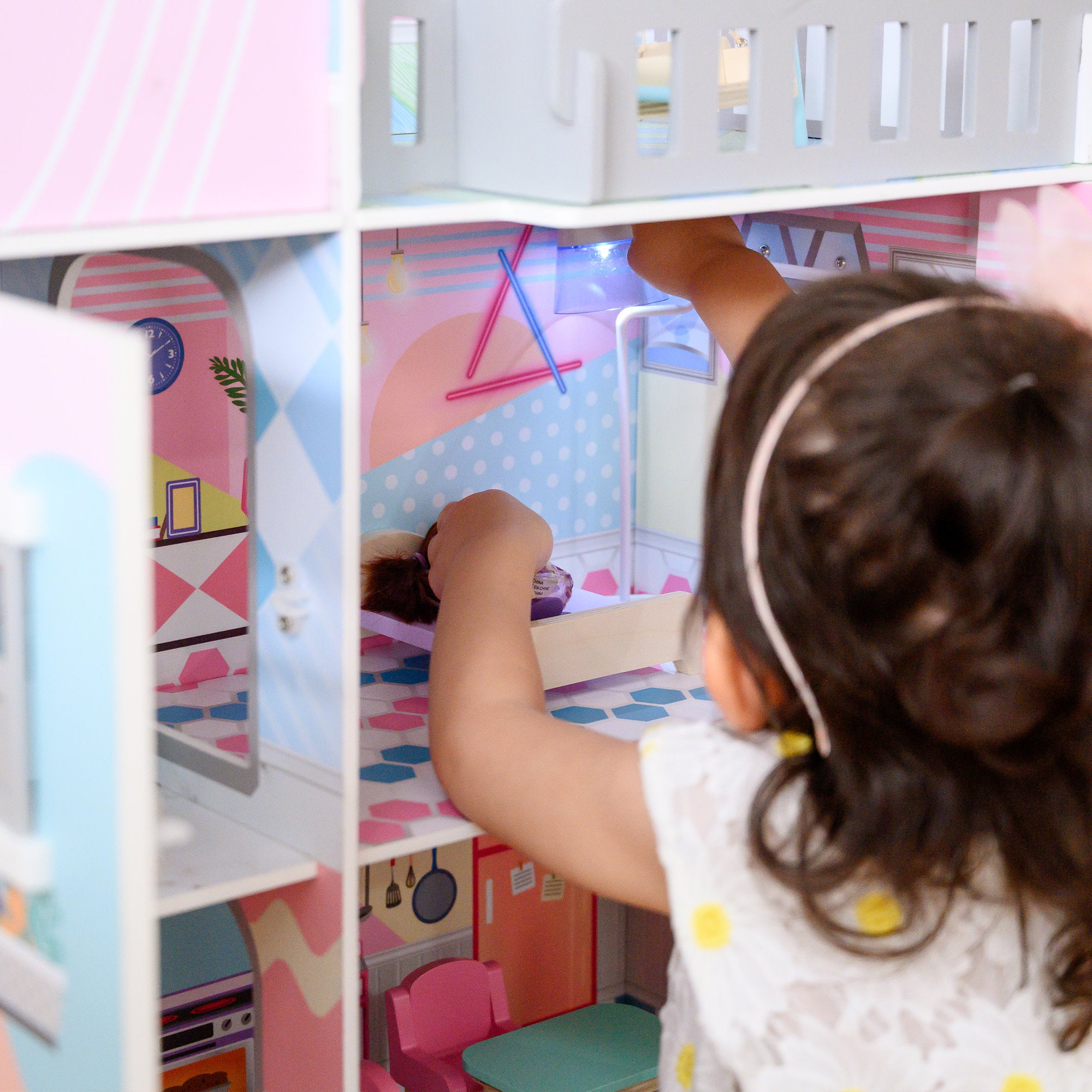 Teamson Kids Sunroom Dollhouse with 11 Accessories, Multicolor